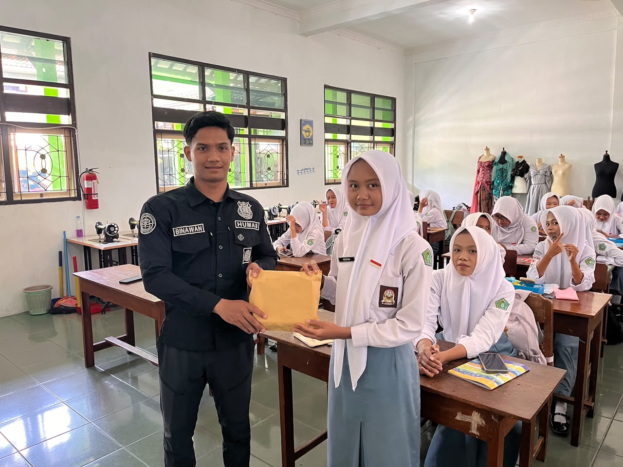 Bekali Siswa Hadapi Era Digital, Polres Purworejo Sukses Gelar Edukasi Kecerdasan Buatan di SMK N 3 dan SMK YPE Sawunggalih