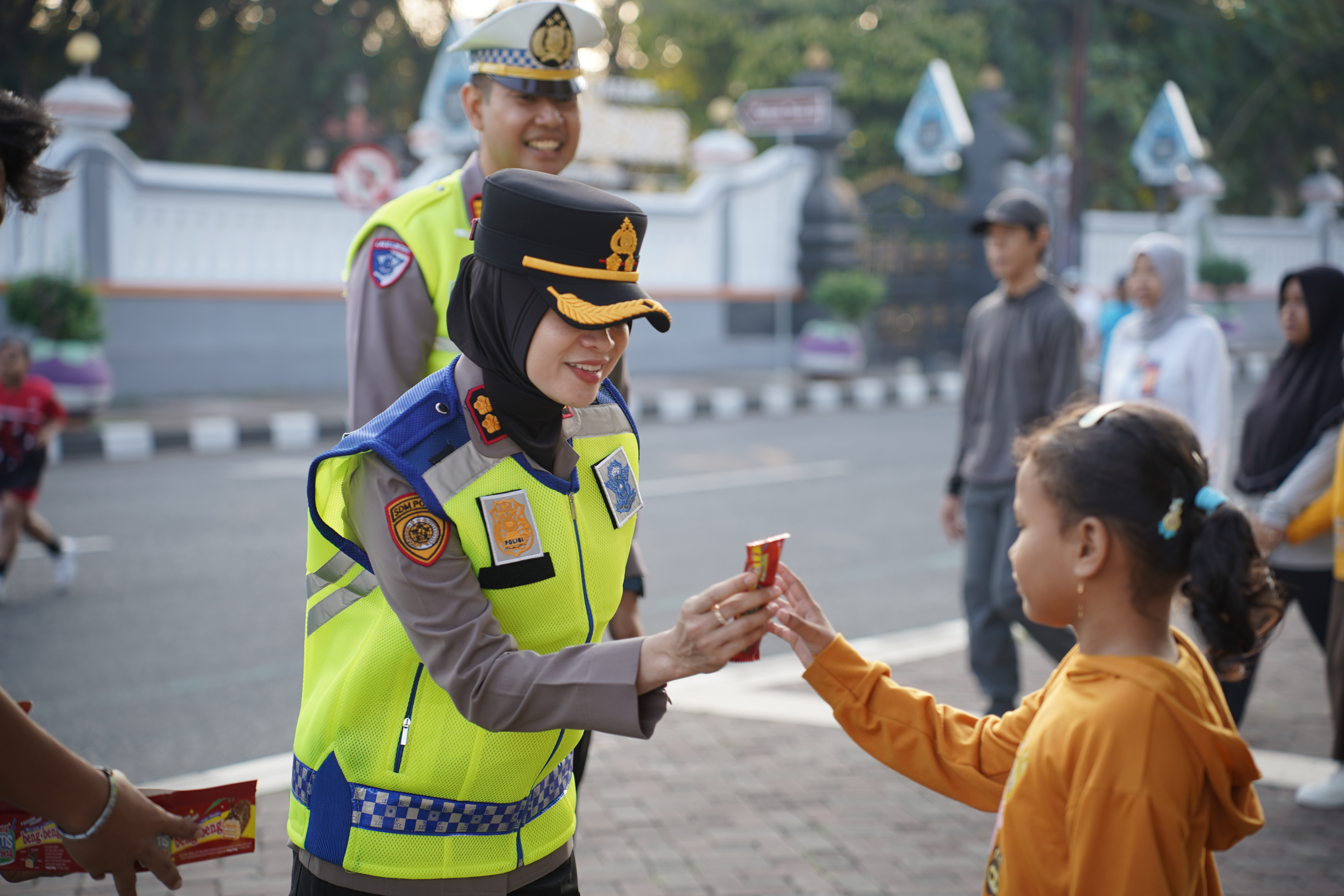 Pagi Ceria di Alun-Alun! Kapolres Purworejo Turun Langsung Pimpin "Srikandi Menyapa" hingga Pameran HUT Polantas | Warga Antusias, Layanan Makin Dekat